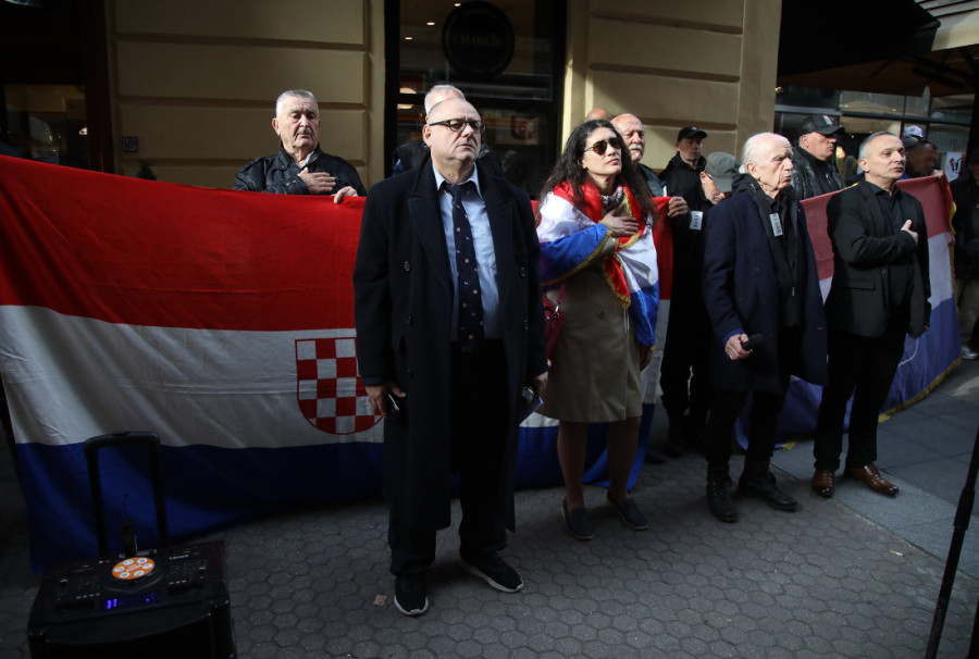 Fašisti ponovo udaraju na Srbe u Zagrebu: Puštaju Tompsona, mašu ustaškim zastavama... (FOTO)