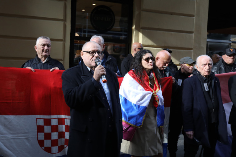 Fašisti ponovo udaraju na Srbe u Zagrebu: Puštaju Tompsona, mašu ustaškim zastavama... (FOTO)