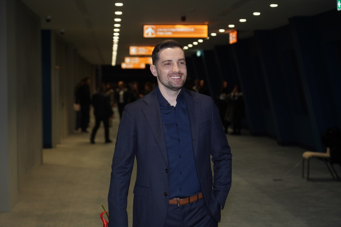 Mirza Selimović honorar od koncerta u Tuzli donira deci bez roditeljskog staranja