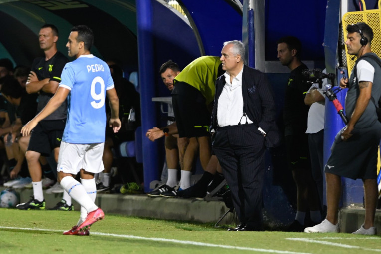 Nadrealne scene u Rimu: Vlasnik Lacija pozvao sveštenika u pomoć!