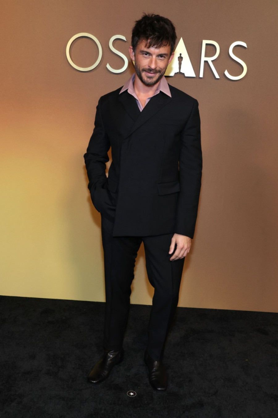 Uručene Governors nagrade, a dekolte Sidni Svini ponovo u centru pažnje: Džej Lo lepa, ali bez osmeha, a evo kako su izgledale zvezde (FOTO)