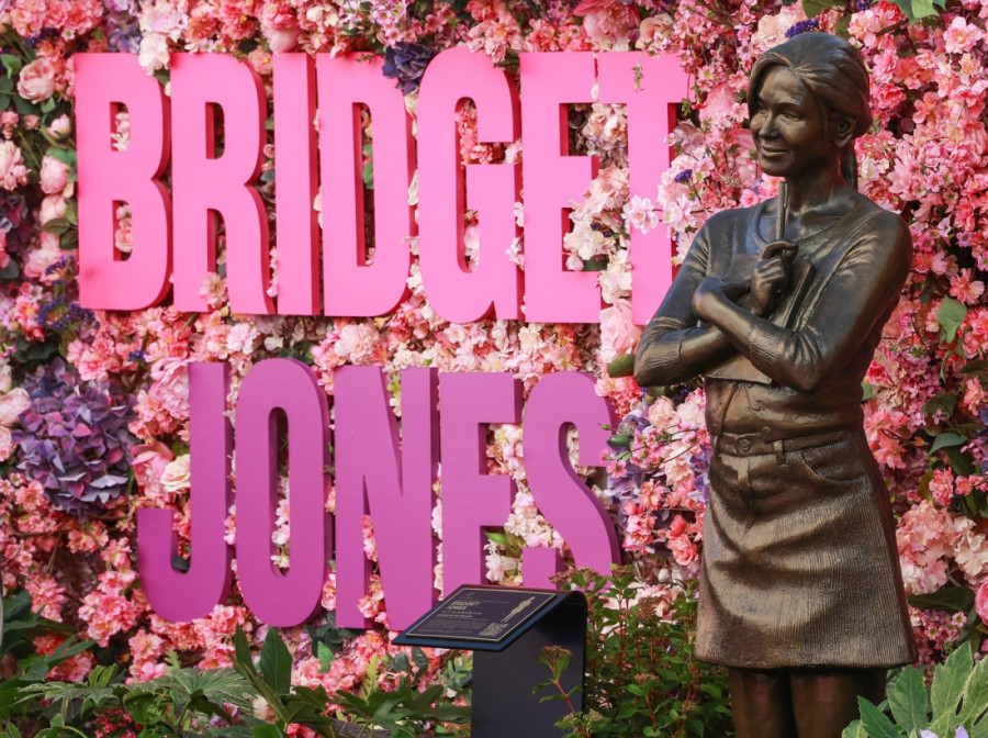 U Londonu otkrivena statua Bridžit Džouns: Prilično je ludo i pomalo čudno, kaže Rene Zelveger (FOTO)