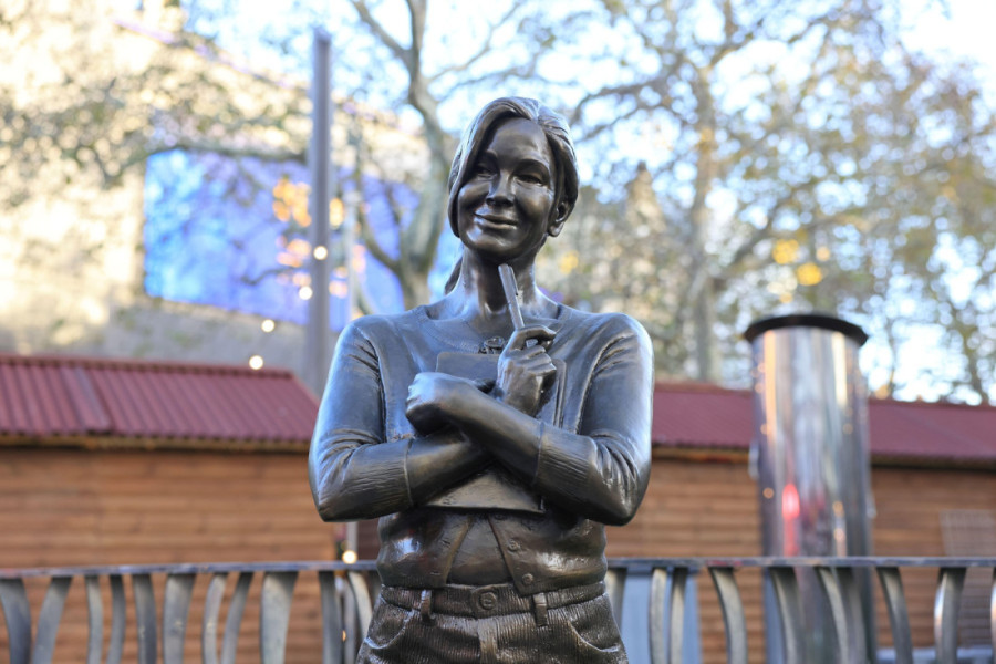 U Londonu otkrivena statua Bridžit Džouns: Prilično je ludo i pomalo čudno, kaže Rene Zelveger (FOTO)
