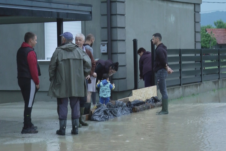 Voda se izlila na ulice, domaćinstva ostala bez snabdevanja: Havarija u Užicu