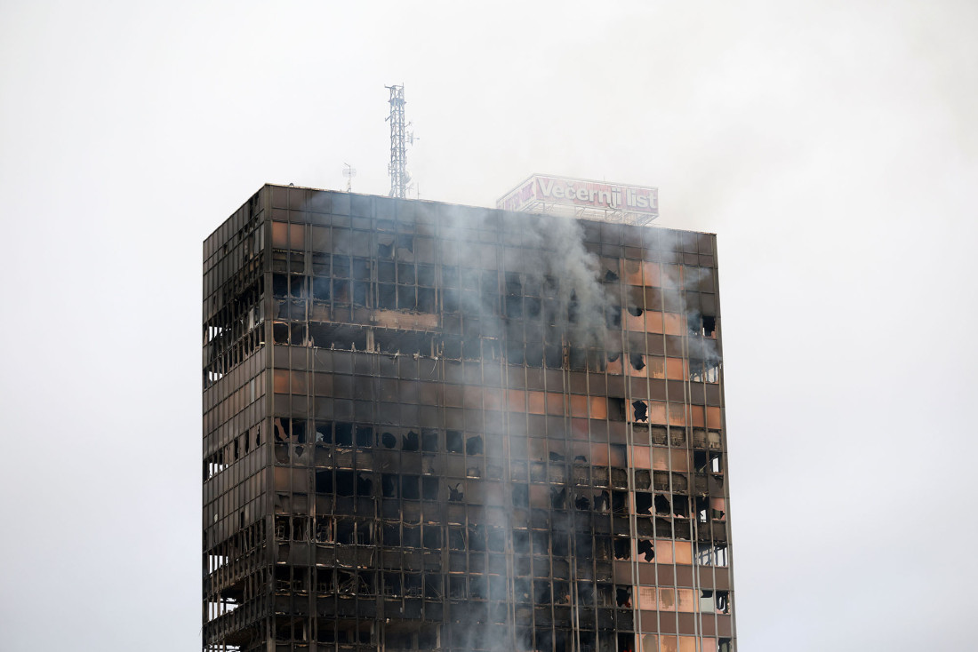 Naslovne strane dnevnih novina: Prelistavanje štampe za 21. novembar 2025. godine