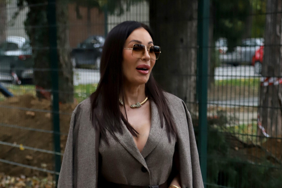 Ceca prošetala hit krznene papuče: Na snimanje "Zvezda Granda" došla u besnoj mašini (FOTO)