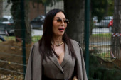 Ceca prošetala hit krznene papuče: Na snimanje "Zvezda Granda" došla u besnoj mašini (FOTO)