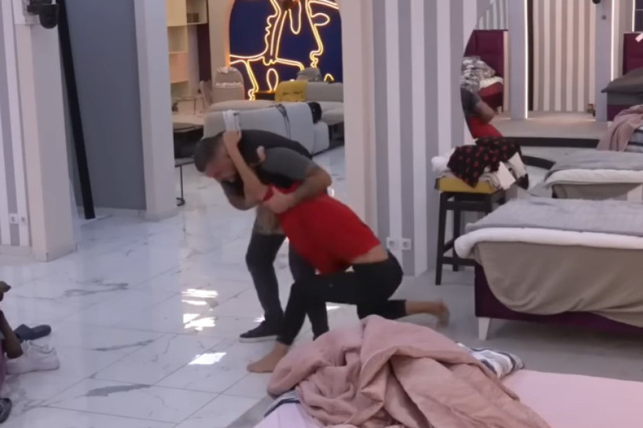 Skandal: Potukli se Aneli i Asmin - isplivao šok snimak (VIDEO)