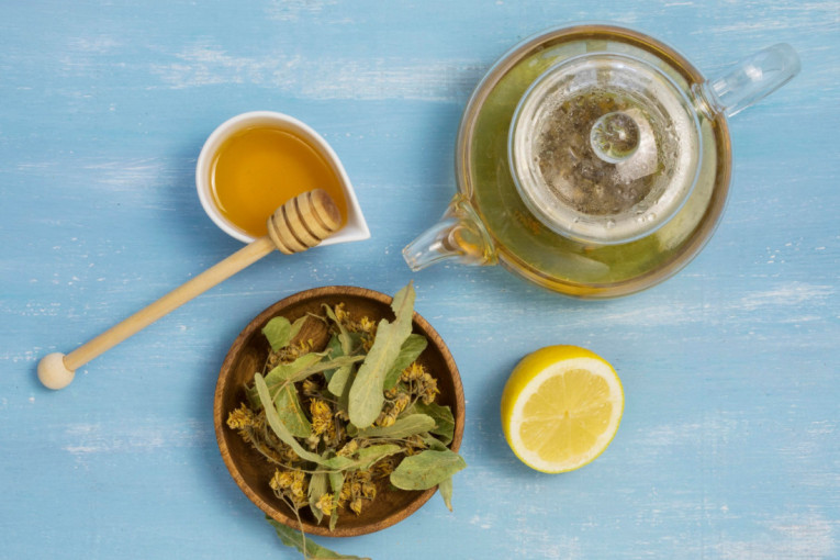 Sezona virusa je u punom jeku: Napravite prirodni sirup od lovora i meda koji smiruje kašalj i jača imunitet