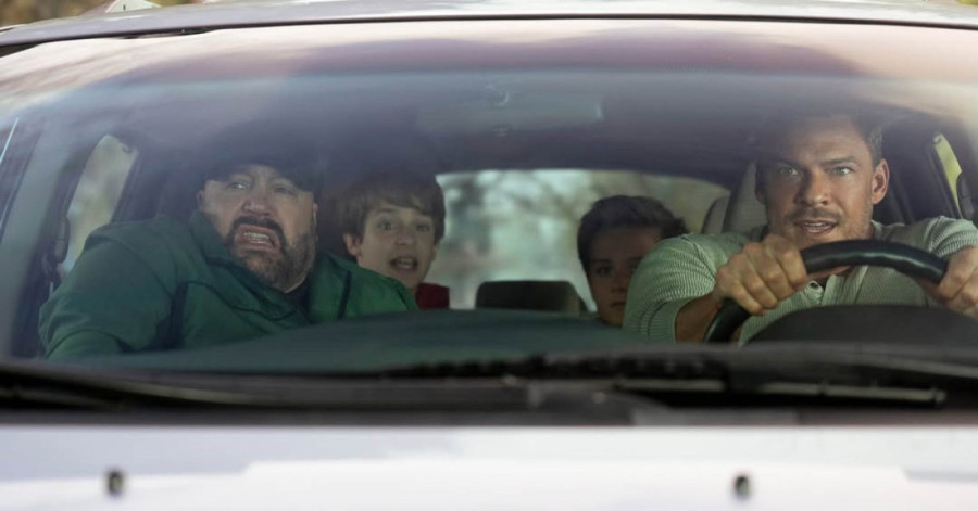 Uprkos lošim kritikama, novi film Alana Ričsona je ogroman striming hit: Urnebesna komedija u kakvoj ga nikada nismo videli (VIDEO)