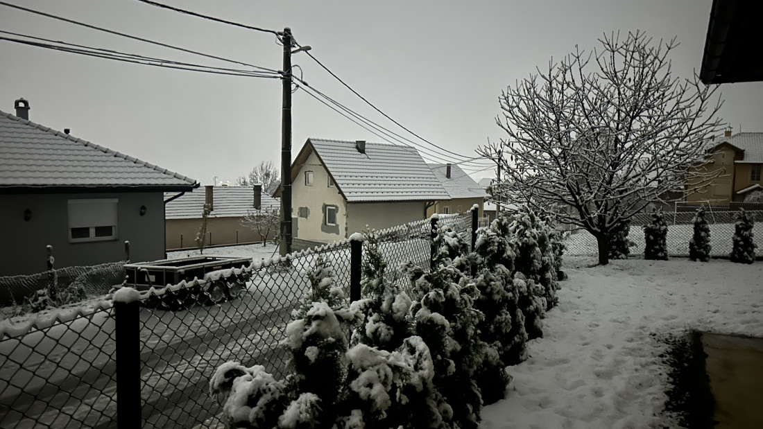 Prvi sneg napravio kolaps: U Čačku i Lučanima sela bez struje, na putevima vejavica zadavala muke vozačima (FOTO/VIDEO)
