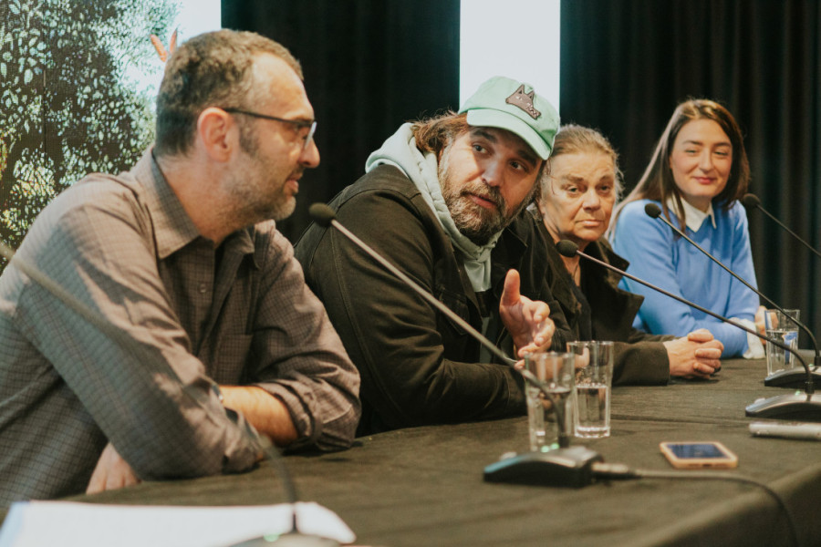 Nije mogao da ode na očevu sahranu, a onda je napravio "kompenzaciju": Premijera domaćeg filma "Kako je ovde tako zeleno" (FOTO/VIDEO)