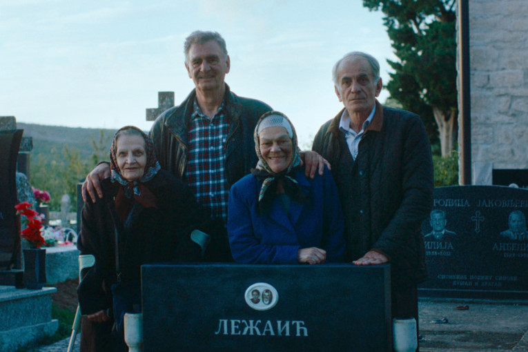 Nije mogao da ode na očevu sahranu, a onda je napravio "kompenzaciju": Premijera domaćeg filma "Kako je ovde tako zeleno" (FOTO/VIDEO)