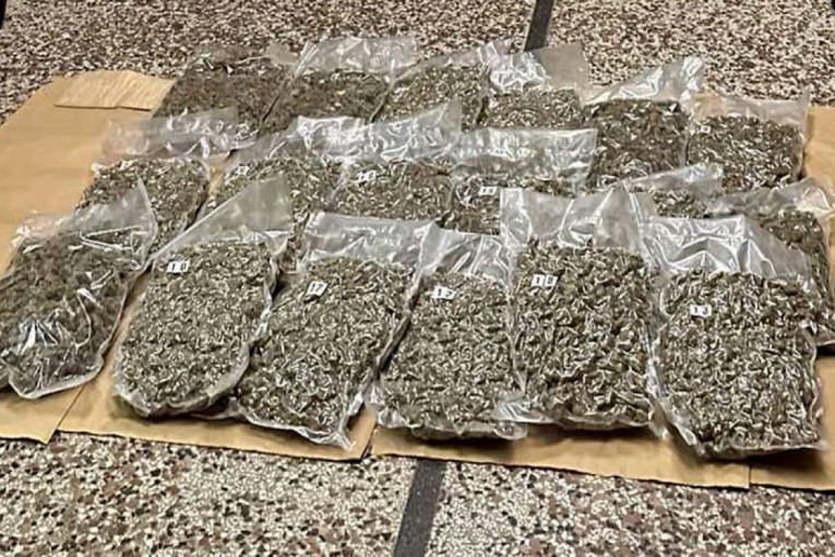 Klopka kod Prokuplja: Otkriveni opasni paketi sa Kosmeta (FOTO)