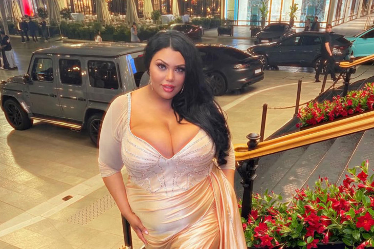 "Kažu mi da sam vepar, ali ja volim svoje salo!" Influenserka se ugojila 90 kg i tvrdi da nikad nije bila srećnija