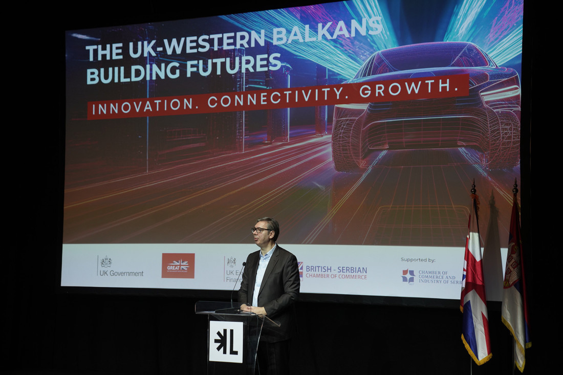 Vučić na poslovnoj koferenciji: Molba Britancima da pomognu izgradnju brze pruge Ruma - Bijeljina - Tuzla (VIDEO/FOTO)