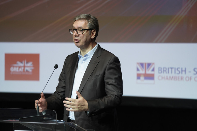 Vučić na poslovnoj koferenciji: Molba Britancima da pomognu izgradnju brze pruge Ruma - Bijeljina - Tuzla (VIDEO/FOTO)