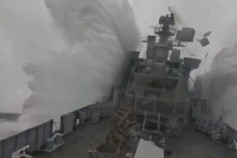 NATO objavio snimak razaranja: Torpedo potopio fregatu, da li je ovo poruka Rusiji? (VIDEO)
