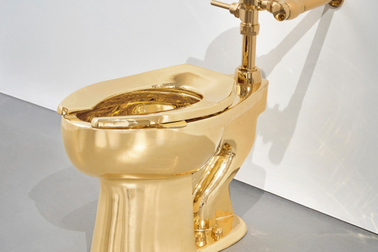 Lampica je zasijala, ali kvara nije bilo: Kada je vozač kombija podigao haubu, nije mogao ni da nasluti šta ga čeka ispod nje (FOTO)