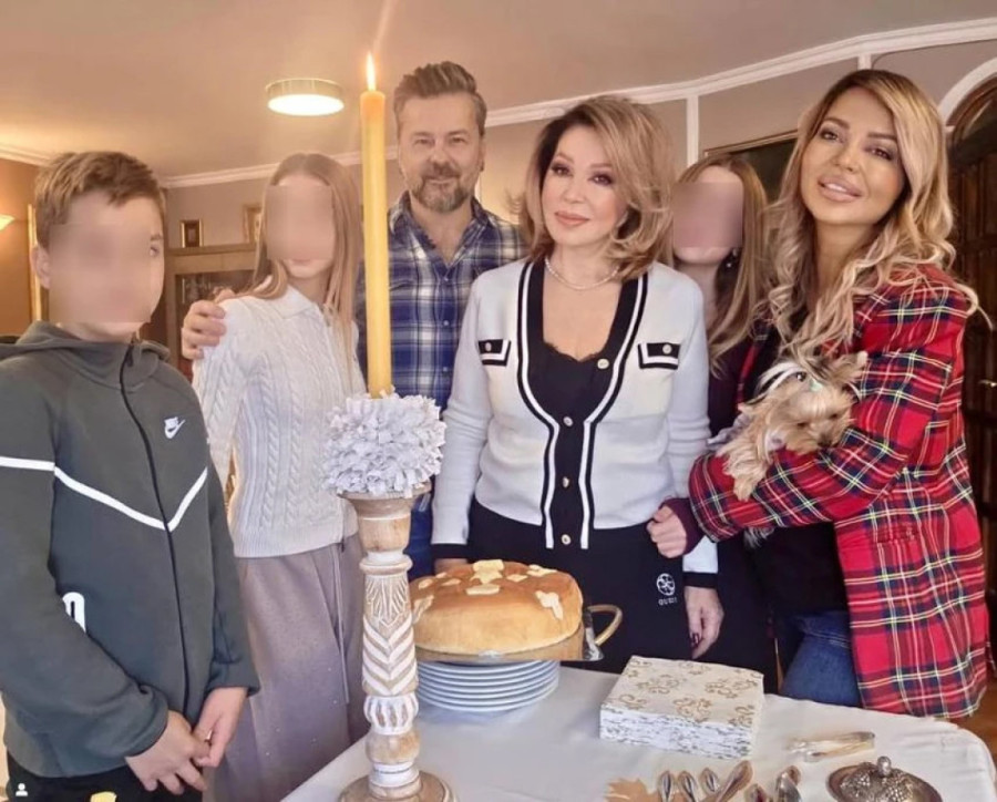 Aranđelovdan u domu Nede Ukraden: Pevačica pozirala sa porodicom, ovako izgleda njen zet! (FOTO)