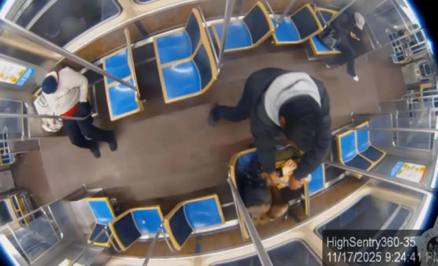 (UZNEMIRUJUĆE) Brutalan napad u javnom prevozu! Devojka zapaljena pred putnicima