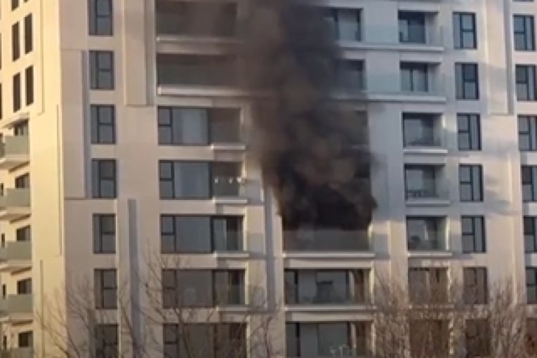 Soliter u plamenu! Vatrogasci izvlače stanare kroz oblak dima, šestoro prevezeno u bolnicu!