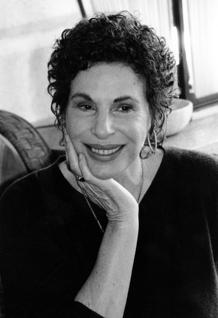 Čuvena pevačica preminula usled srčanog zastoja