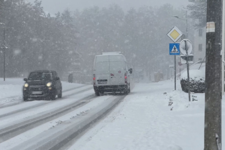 Zima pokazala zube: Sever beo, jug pod kišom - Beograd na 3°C!
