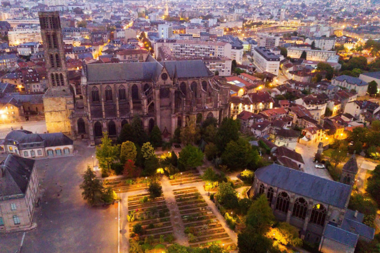 Grad kao stvoren za putopise: Jedan od najlepših francuskih bisera koji očarava na svakom koraku (FOTO)