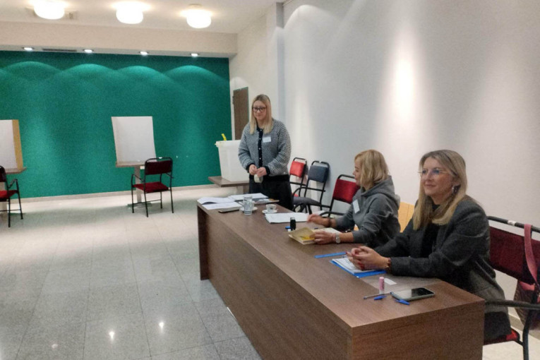 Republika Srpska danas bira predsednika: U trci šest kandidata (FOTO/VIDEO)