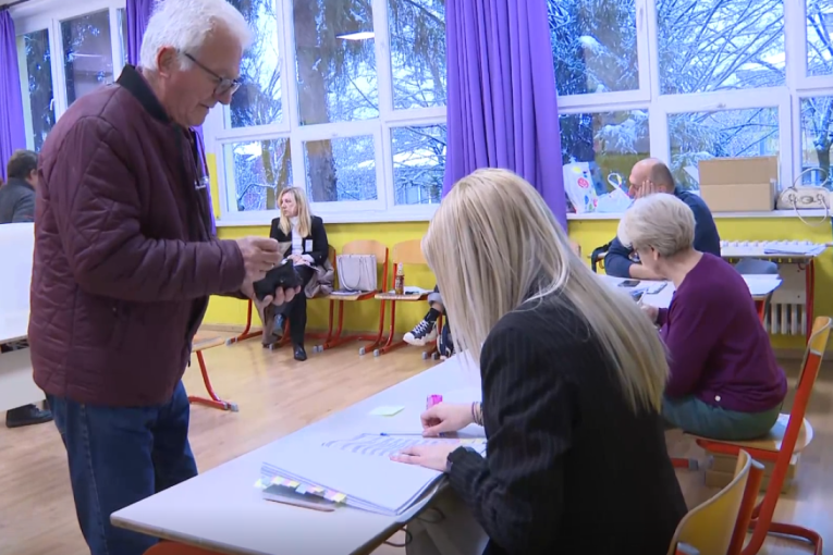 CIK BiH: Izlaznost do 11.00 časova 9,76 odsto