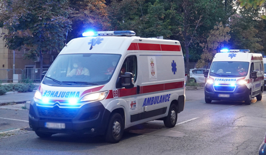 Užas u Rakovici! Pokosio dete autom ispred škole pa pobegao!