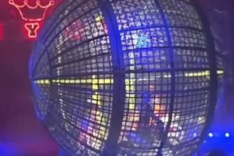 (UZNEMIRUJUĆI SNIMAK) Horor u cirkusu: Kaskader poginuo pred punim tribinama, presudila mu "kugla smrti"