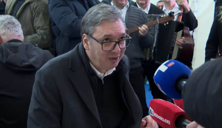 Nikada našu otadžbinu nećemo dati na tacni! Vučić se obratio narodu u selu Jaša Tomić: Hoćemo svoju politiku!