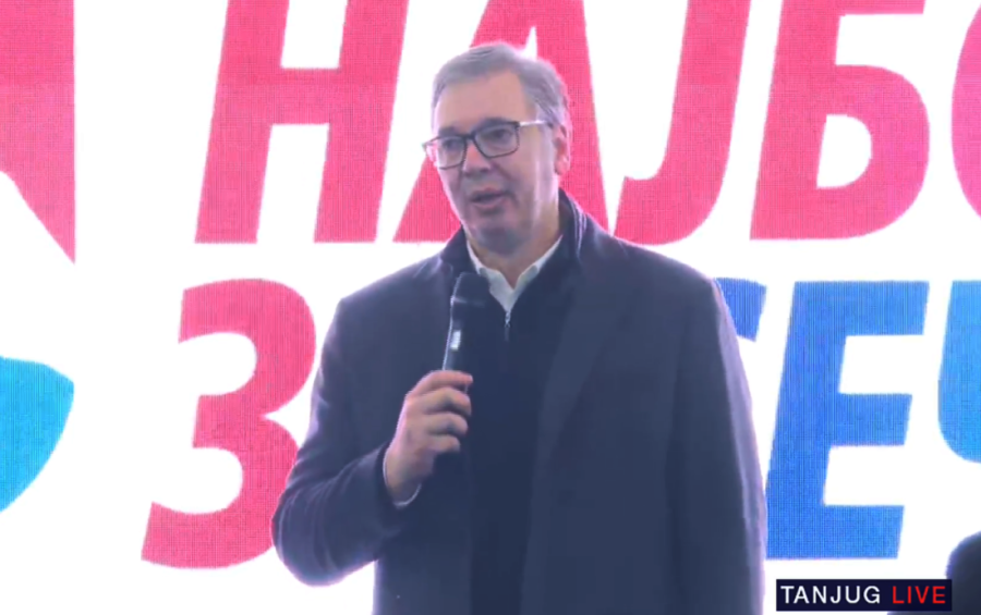 Nikada našu otadžbinu nećemo dati na tacni! Vučić se obratio narodu u selu Jaša Tomić: Hoćemo svoju politiku!