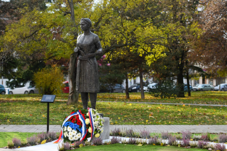 "Ne smemo zaboraviti cenu svega onoga što danas imamo": U Negotinu otkriven prvi spomenik Čučuk Stani u Srbiji