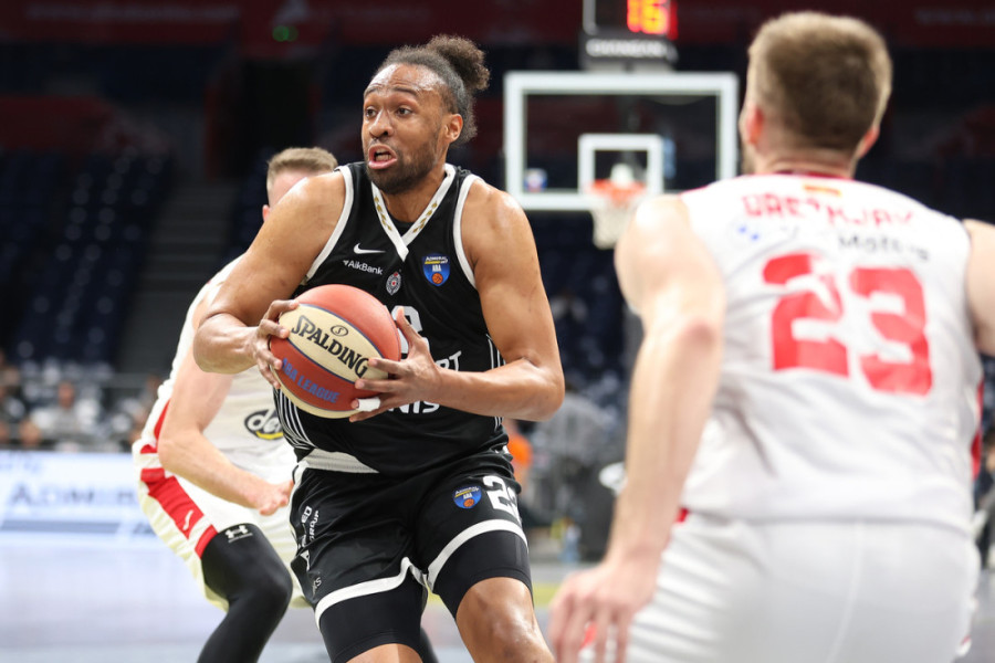 Ako raskinemo ugovor sa Parkerom, odmah moramo da platimo 5 miliona! MIjailović pričao o najvažnijim temama, potpisana i dva srpska igrača