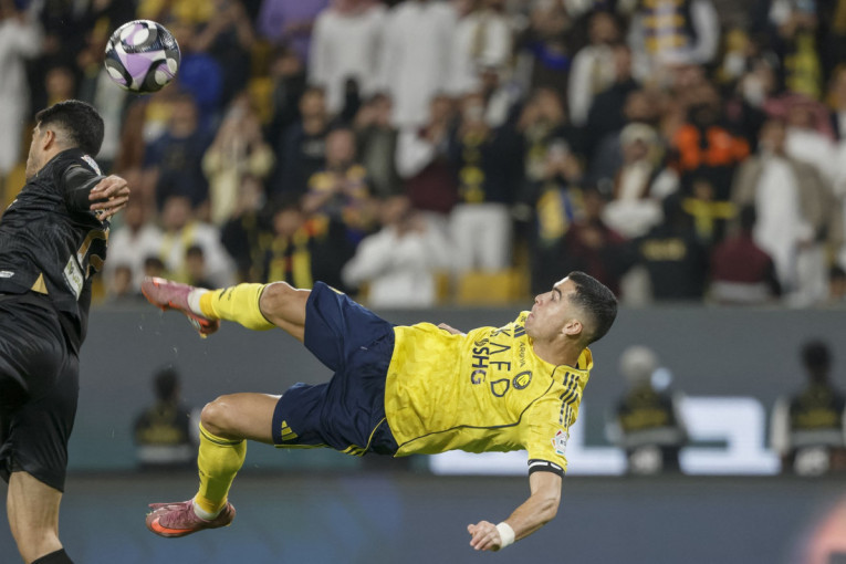 Španci hteli da prikriju haos: Ovo je snimak sukoba Simeona i Vajta, umešan i sin