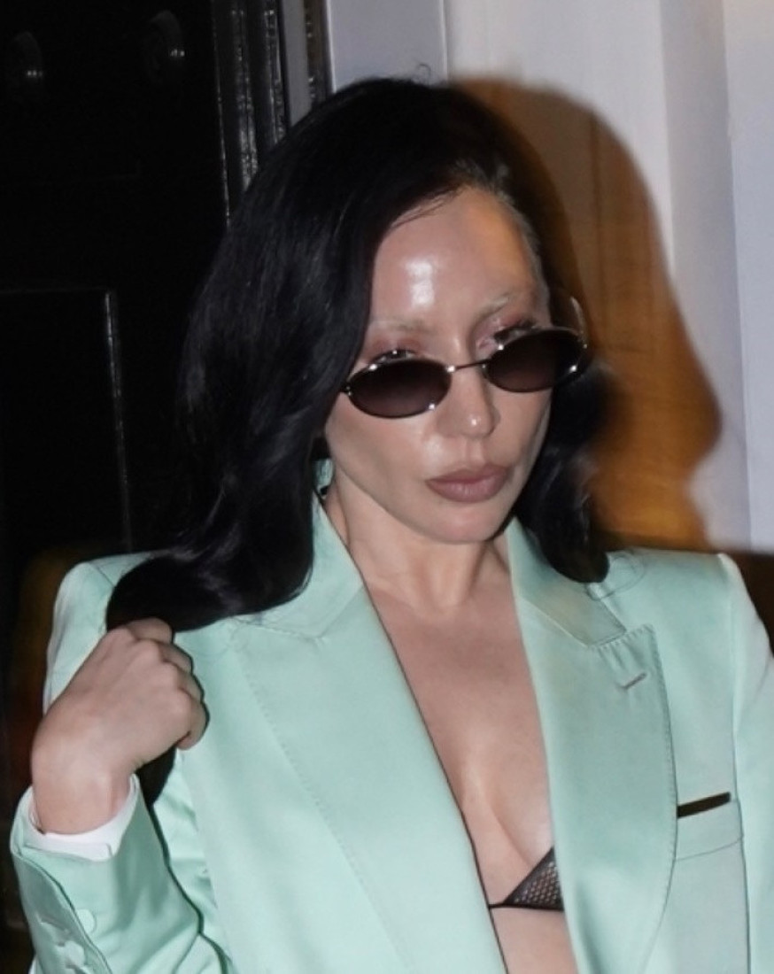 Izgleda neprepoznatljivo: Lejdi Gaga se pojavila u Parizu sa novom bojom kose, a ni autfit nije razočarao (FOTO)