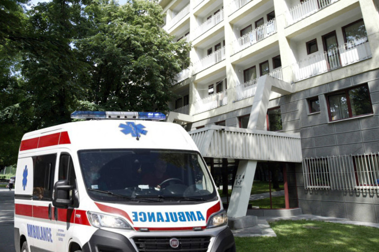 Drama u Studentskom gradu: Studentkinja (20) pala sa terase, bori se za život!