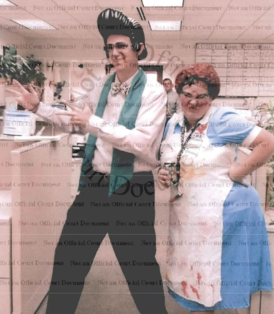 Sudija pravio haos u sudnici: Nosio periku i puštao muziku, ovo je njegova kazna!