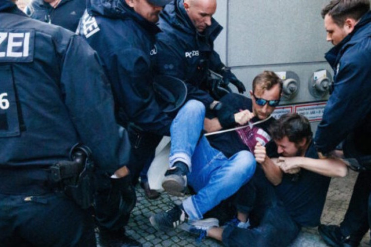 Alarm u Nemačkoj: Osam napada na savezne policajce svakog dana