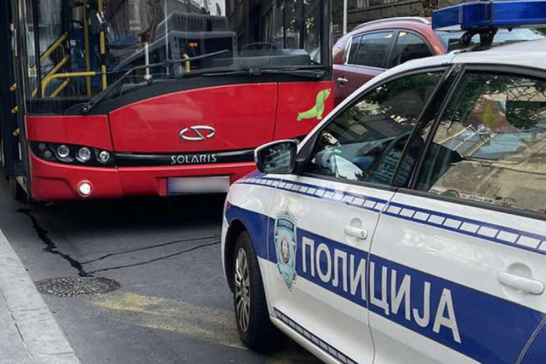 Strašna vest iz Čačka! Kolima sleteli u jezero