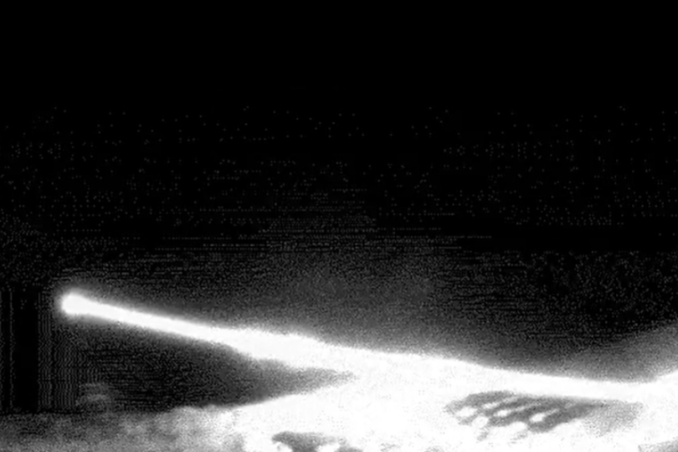 Britanci uspešno testirali "Zmajevu vatru": Lasersko oružje pogodilo superbrze dronove (VIDEO)