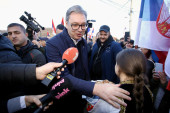 Predsednik Vučić obilazi Negotin: Građani ga dočekali pesmom (VIDEO)