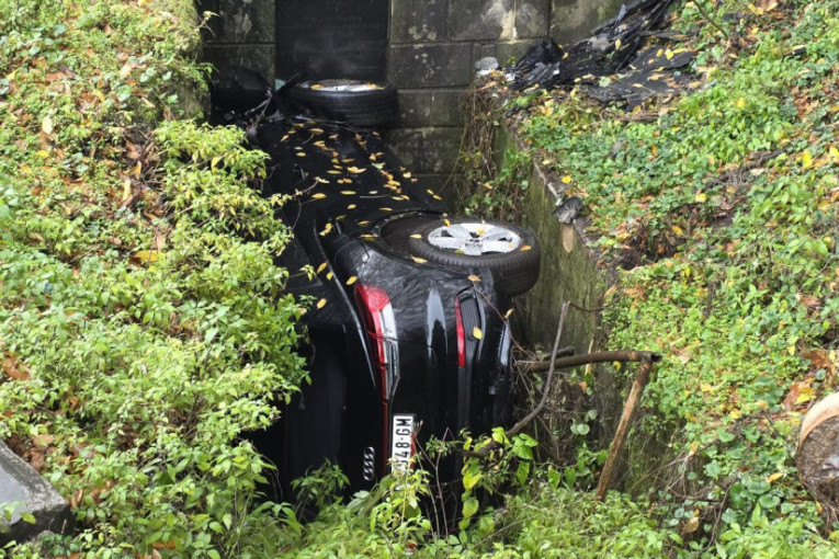 Tela Ane i njenog druga nađena u autu u betonskom propustu! Bili zaglavljeni tri dana (FOTO/VIDEO)