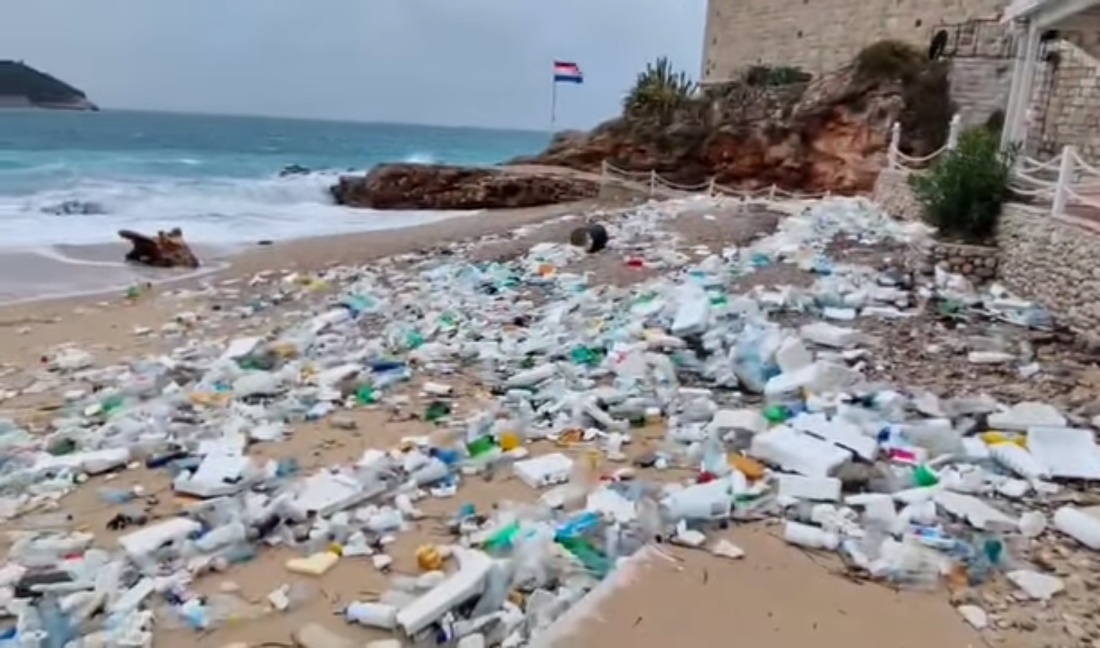 Potresan prizor na Jadranu: Pogledajte šta je more izbacilo na obalu!