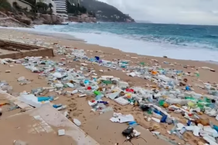 Tela Ane i njenog druga nađena u autu u betonskom propustu! Bili zaglavljeni tri dana (FOTO/VIDEO)