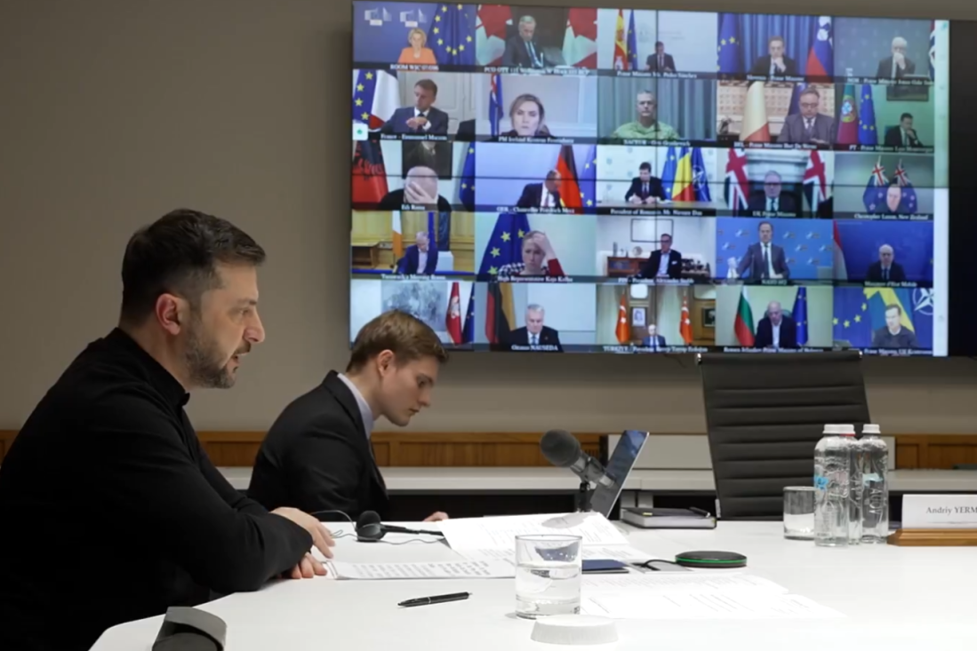 Jedan se drži za glavu, drugi skoro zeva: Svi pričaju o reakcijama evropskih lidera tokom govora Zelenskog (VIDEO)