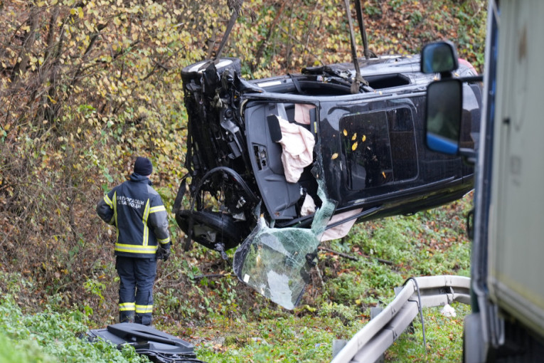Izvučen auto u kom su bili Ana i njen drug: Hauba skroz smrskana, prizor ledi krv u žilama! (FOTO)